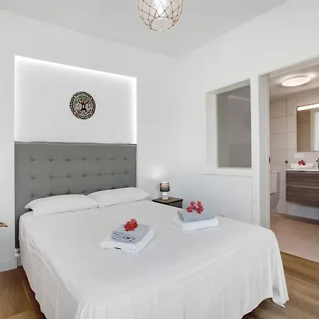 Jarea Private Pool By Holidays * Κοραλέχο